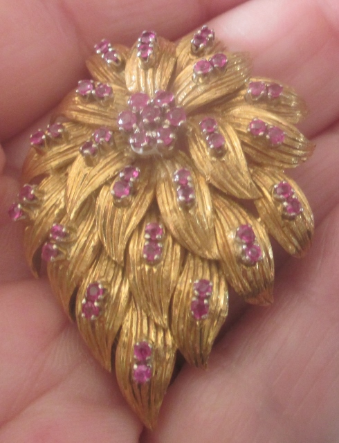 xxM1114M Antique Italian brooch pin crafted in solid 18K yellow goldTakst-apparaisal N.Kr.17500